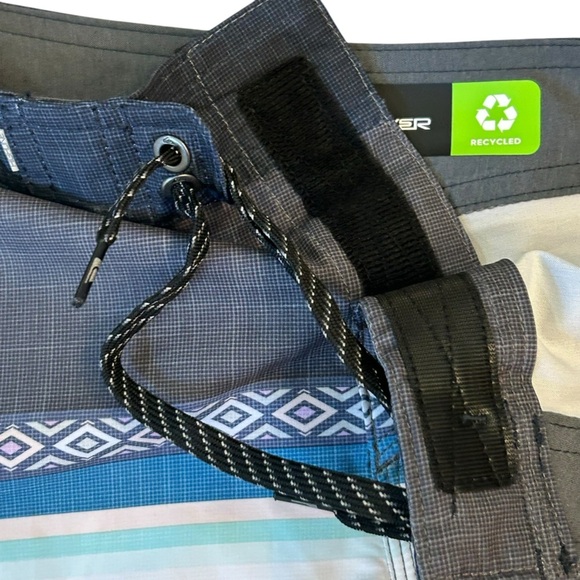 Quicksilver Board Shorts Boys 12-14 - Picture 6 of 7